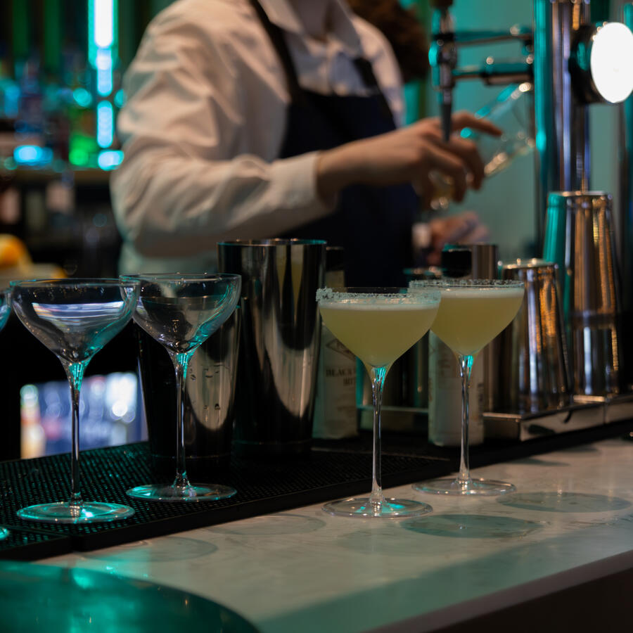 SELENA COCKTAIL BAR